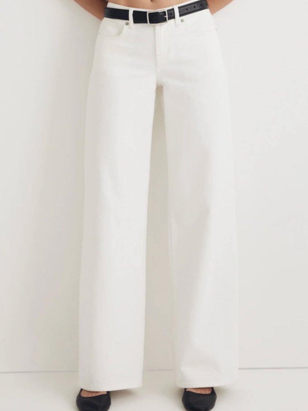 NWT:  Madwell low-rise super wide leg jeans in white (Size W33)